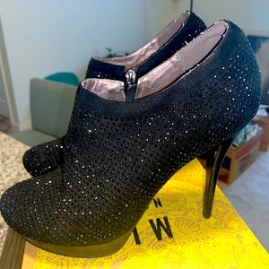 Black, 5inch, Sparkle High Heels Booties, Sz 10. They are show stoppers!